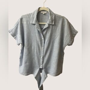 Beach Lounge blue & white striped crop shirt Size Medium. #10291